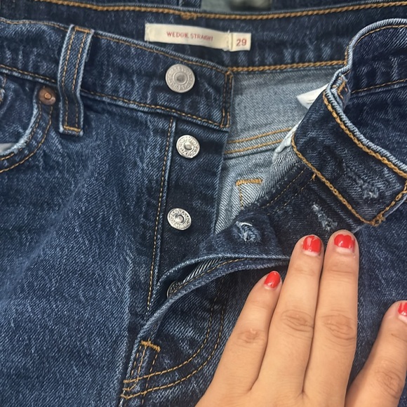 Levis used like new - Picture 2 of 4